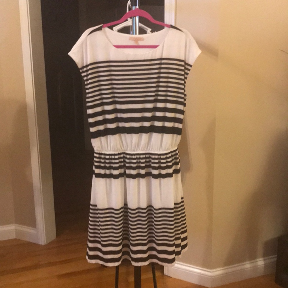 Gibson and latimer dress size L